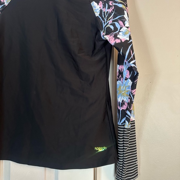 Speedo UPF50+ swim top - Picture 5 of 6